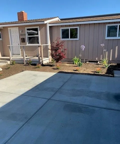 10210 Monterey St — Photo 1