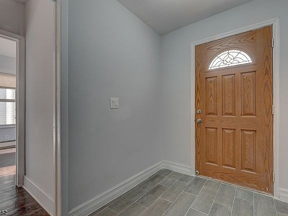 3rd image of 18 New St