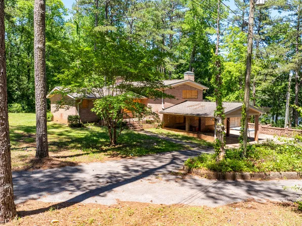 8 Canterbury Dr, Newnan, GA 30263