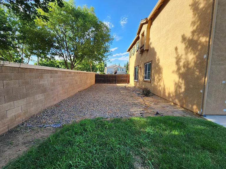 794 Newton Ct — Photo 11