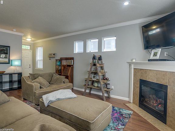 4th image of 676 SE Heathcliff Ln