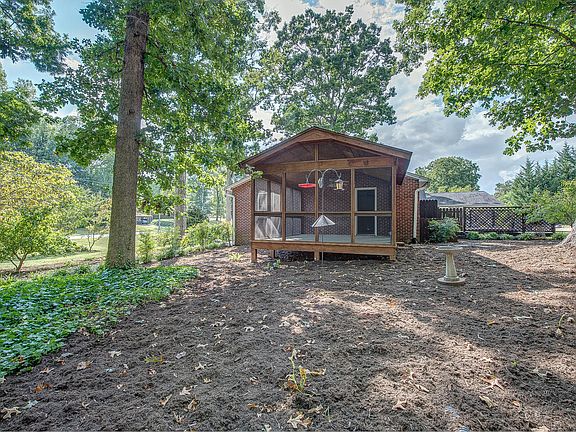 5th image of 705 Woodside Dr