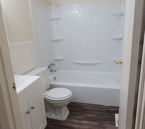 3rd image of 3224 N Talbot Ave APT 3