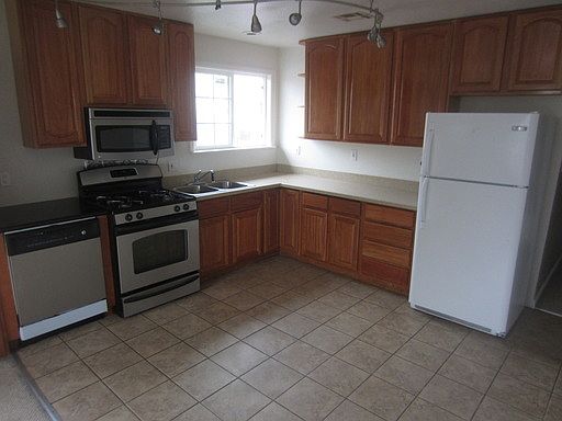 3rd image of 7200 Macarthur Blvd APT 3
