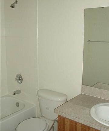 3rd image of 2111 Jennifer Dr APT D