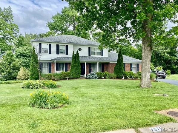 8874 Woodpark Dr, Saint Louis, MO 63127