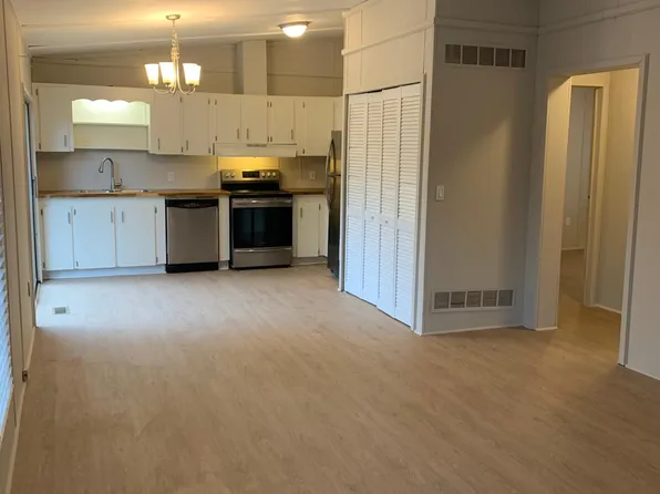 6098 Mitchell St #B, Flowery Branch, GA 30542