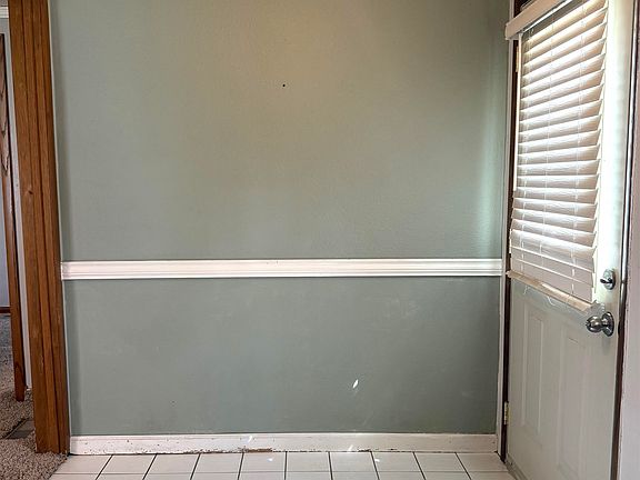 5th image of 246 Dickinson St