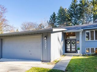 6527 Red Cedar Ln, West Bloomfield, MI 48324