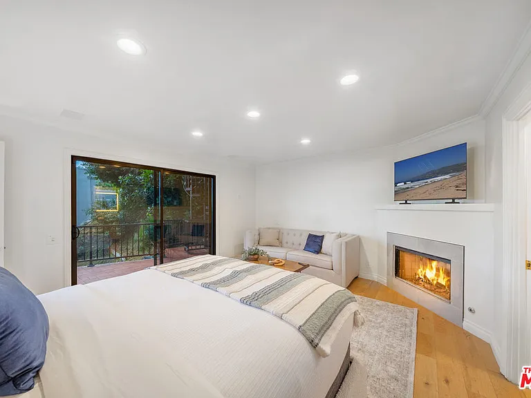 9305 Beverly Crest Dr — Photo 30