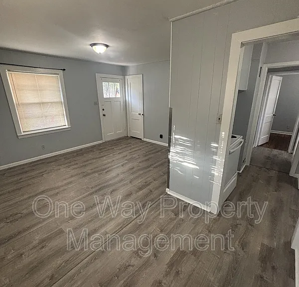1729 E Looman St — Photo 6