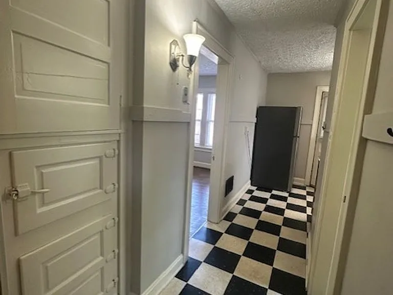 1164 Northwest Blvd #C — Photo 12