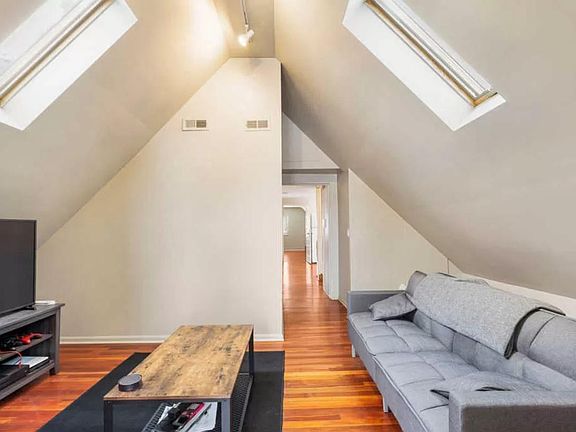 4th image of 1917 W Berteau Ave APT 3