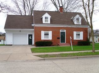 218 W Elizabeth St, Tomah, WI 54660