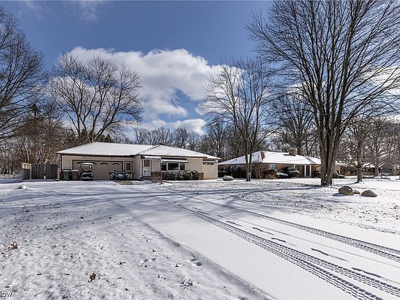 3rd image of 7575 N Linden Ln