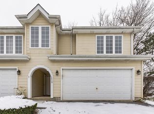 1518 Golden Oak Dr, Woodstock, IL 60098