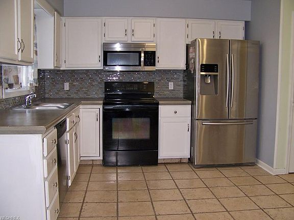 3rd image of 5122 Hanover Dr