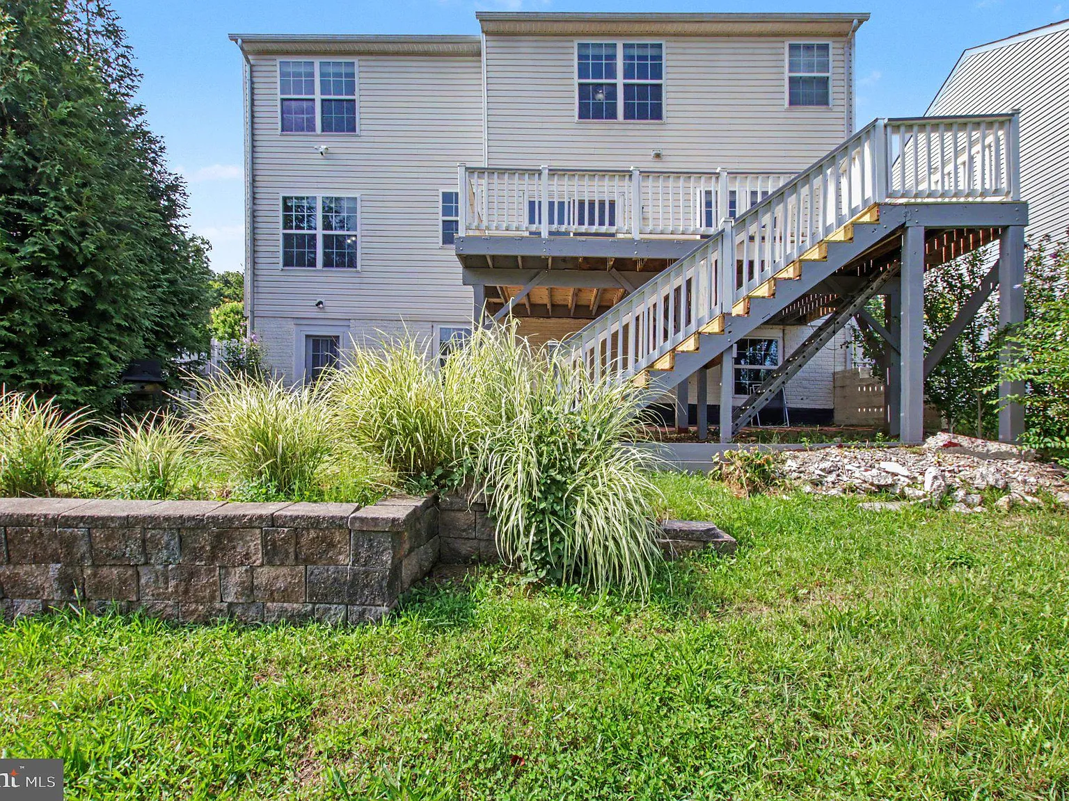 6 bed, 3.5 bath, 2216 sqft, $3,600 — Photo 4
