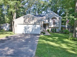8071 Shawnee Ct, Howard City, MI 49329