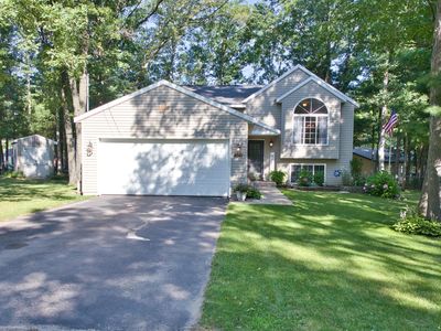 8071 Shawnee Ct, Howard City, MI, 49329