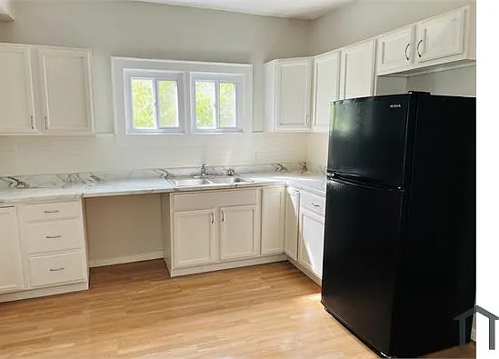 653 Curry Ct — Photo 2