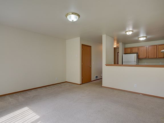 3rd image of 1480 NW Falls Creek Loop Unit 2