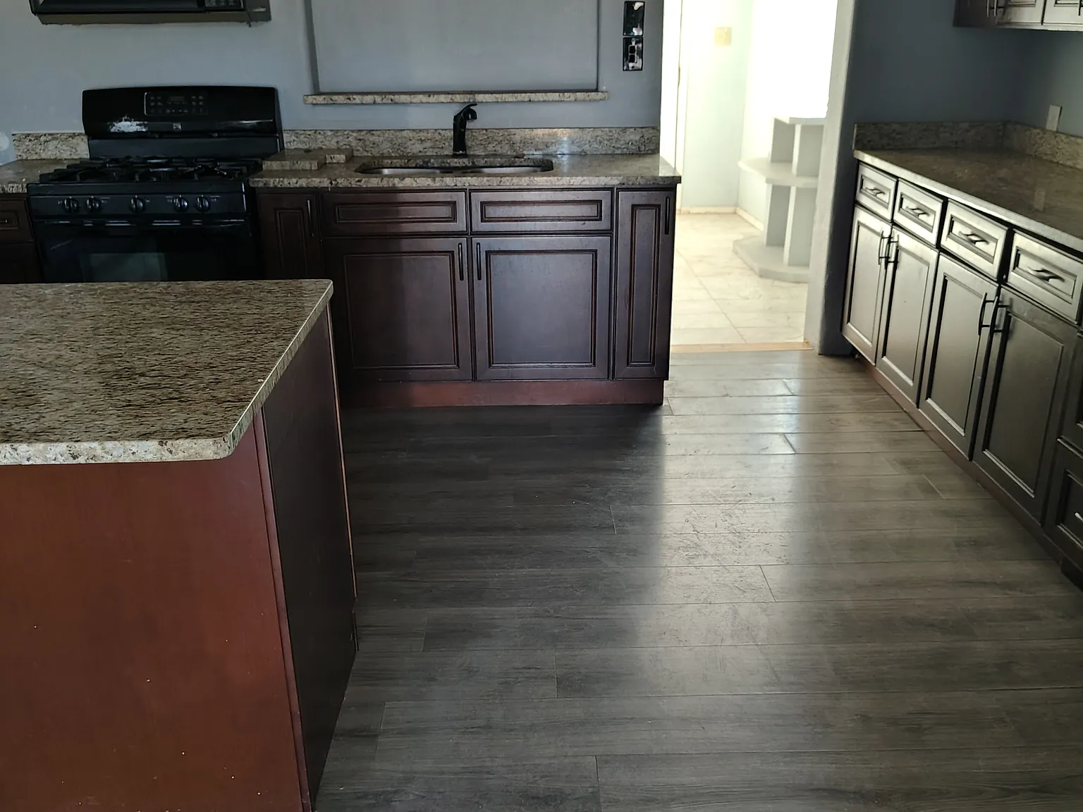 3 bed, 1300 sqft, $1,400 — Photo 2