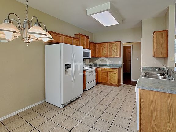 3rd image of 1413 Park Palisades Dr
