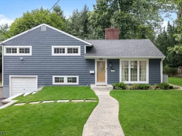 208 Busteed Dr, Midland Park Boro, NJ 07432