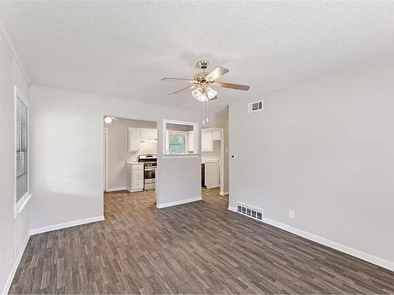 4713 Laverda Dr — Photo 4
