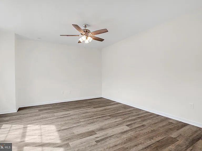 26 Laurel Way — Photo 5