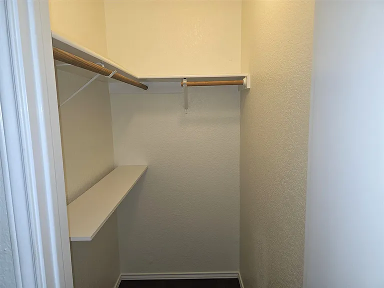1600 Hollow Tree Blvd — Photo 27