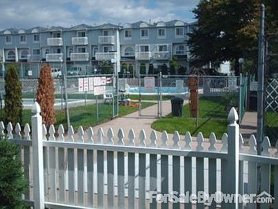 4th image of 31A Country Dr W
