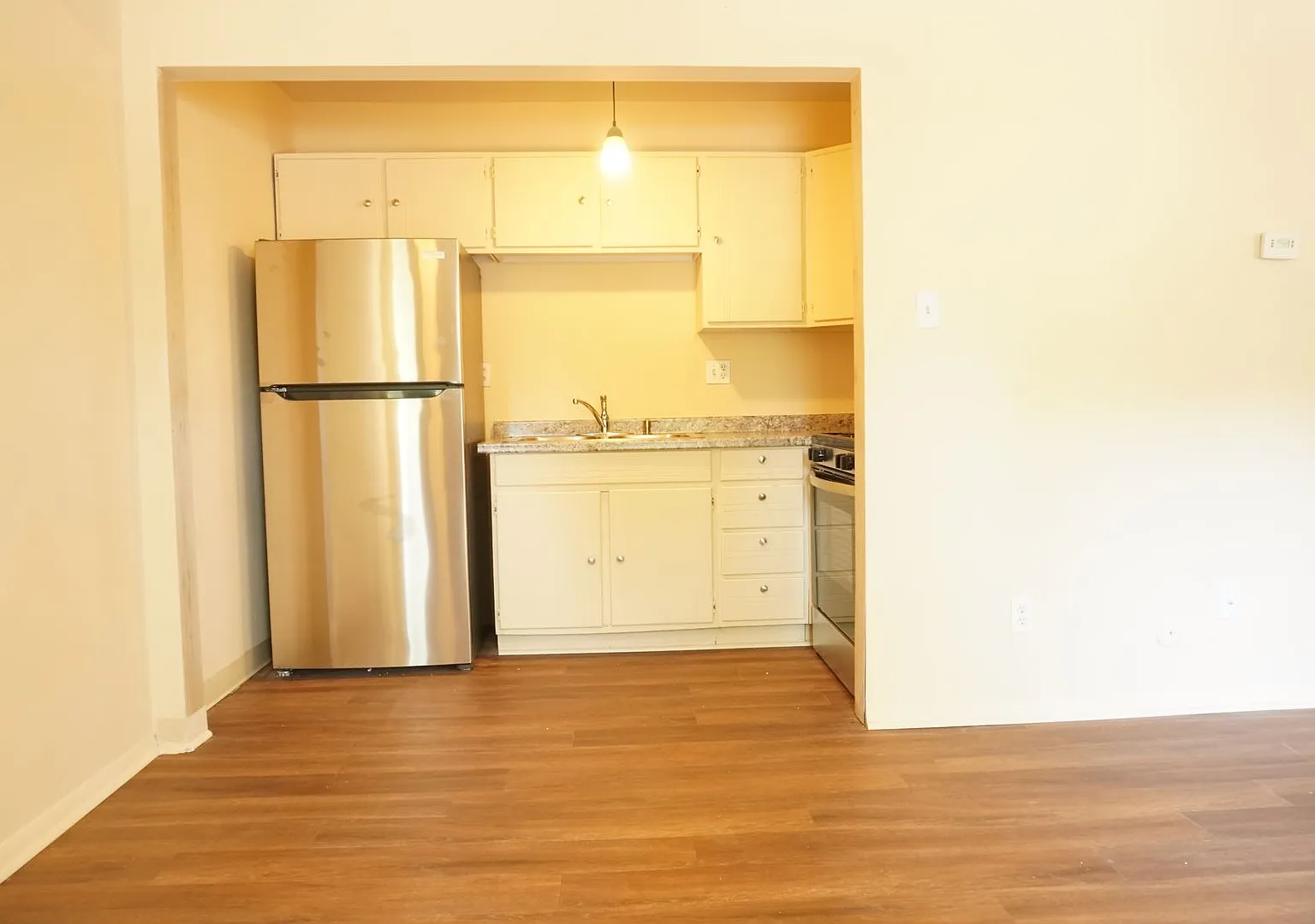 1 Bedroom 1 bath apartment in quiet cul de sac — Photo 4