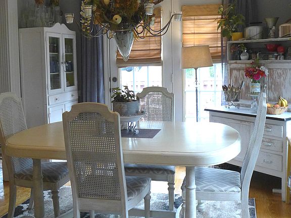 Eat in kitchen