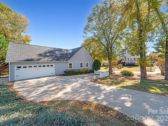 4th image of 400 Woodson Ct