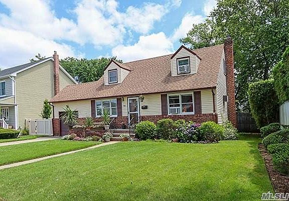3rd image of 955 Leeds Dr
