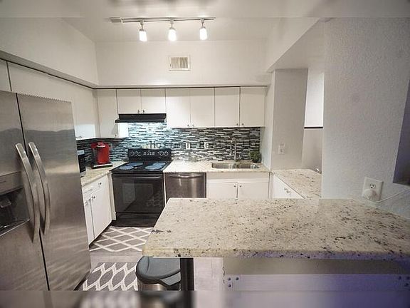 2nd image of 2411 W Horatio St Unit 539