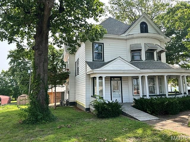 1st image of 900 Cedar St