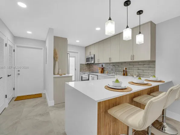 400 SE 10th St APT 112, Deerfield Beach, FL 33441