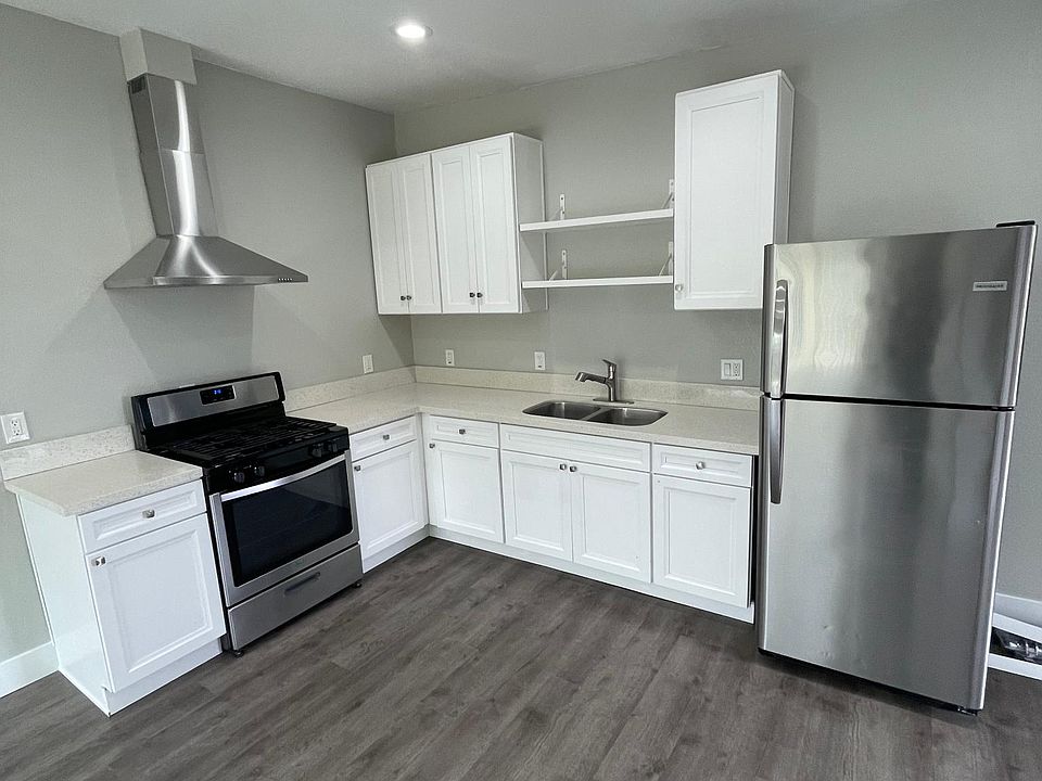 1st image of 876 Harwood St