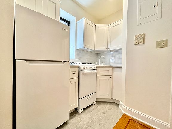 2nd image of 207 E 29th St APT 11