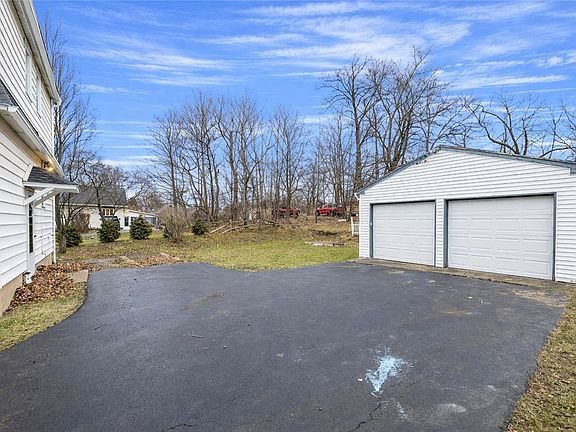 5th image of 1272 Canandaigua Rd