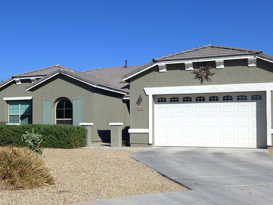 3 bedroom +den, 3-car garage