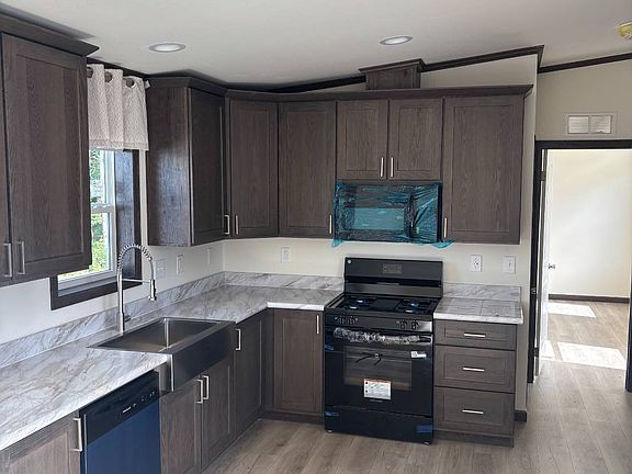 3rd image of 3536 W Folsom 65