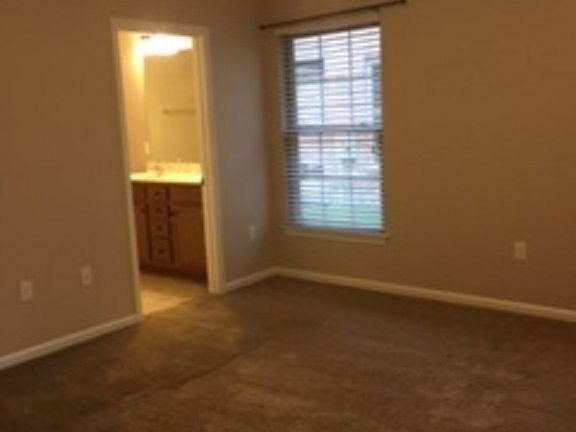 3rd image of 323 Lauren Circle Dr