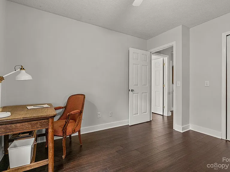 1411 Kensington Rd #C4 — Photo 23