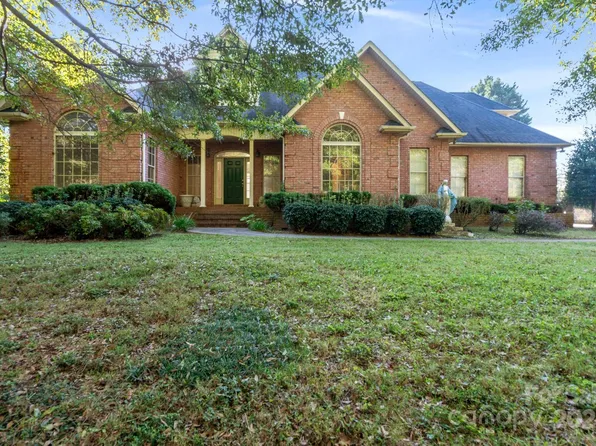 108 Cottonwood Dr, Mount Holly, NC 28120