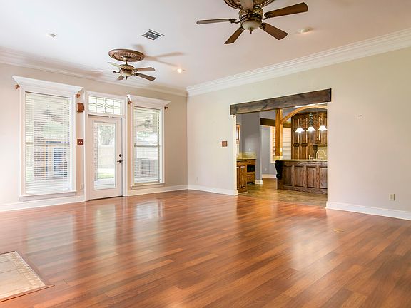 5th image of 109 Salvador Dr