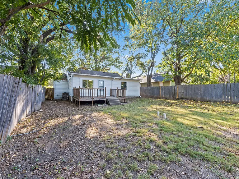 220 S Quebec Ave — Photo 16
